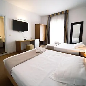 https://trieste-hotel.riccione-hotels.org